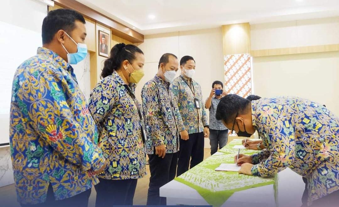 Penandatanganan+kontrak+proyek+Kali+Ori