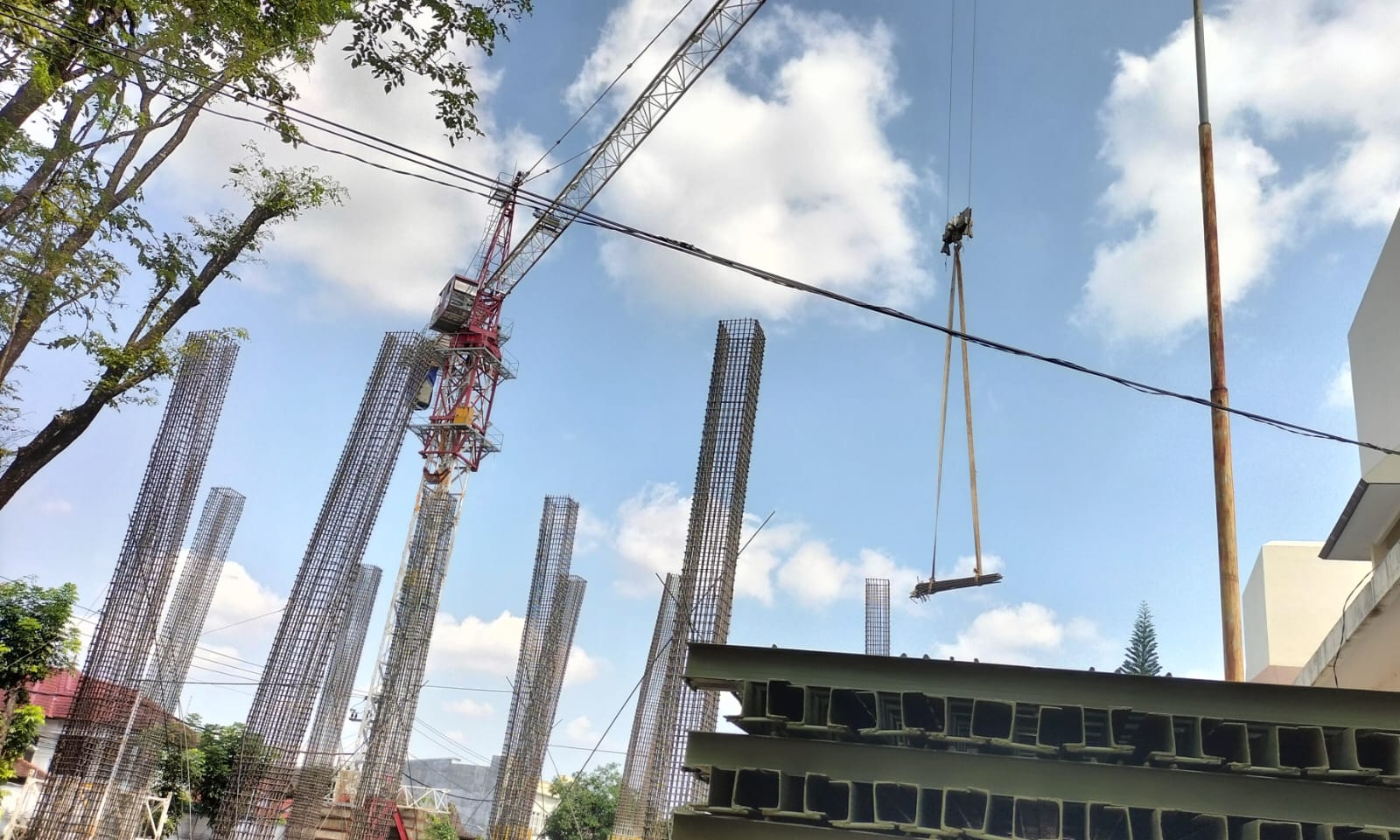crane+proyek++lab+UPN
