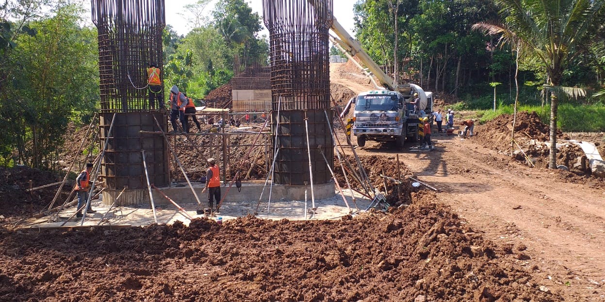 Pembangunan+abutmen+jembatan+Tawang+-+Ngalang