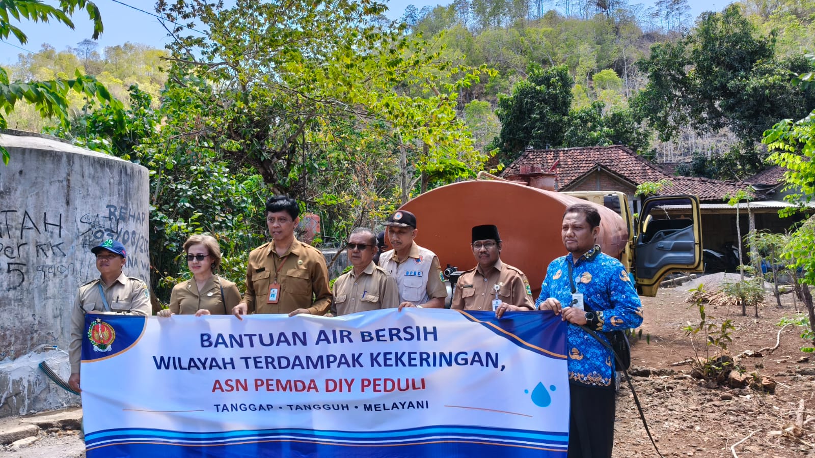ASN+dan+KORPRI+Pemda+DIY+dropping+air+di+Gunungkidul