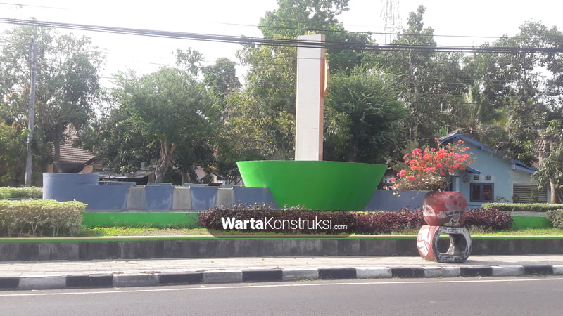 Air+mancur+dan+lampu+hias+tamkot+Wates+mati