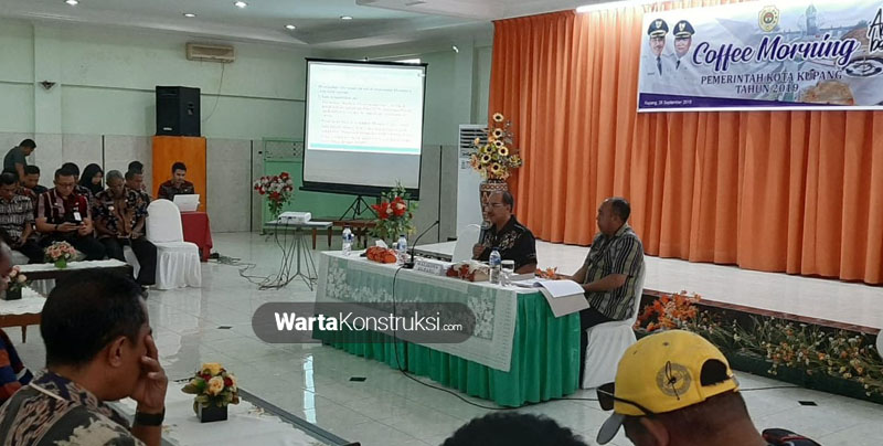 Wali+Kota+Kupang+saat+memberikan+keterangan+dalam+acara+coffee+morning+bersama+wartawan