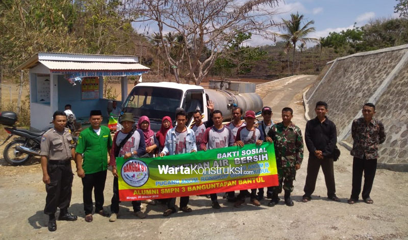 Alumsi+SMP+N+3+Banguntakan+droping+35+tanki+air+bersih+di+Pucanganom+B