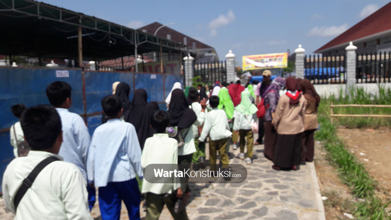 siswa+sekolah+kunjungi+manunggal+fair