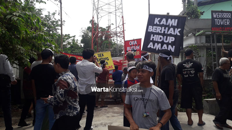 Warga+Denggung+menolak+tower+PT+TBG