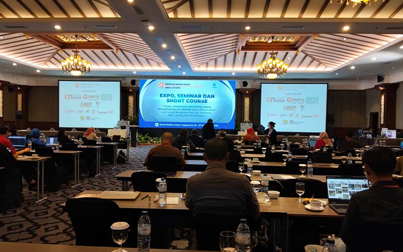 Lebih+dari+150+pesertaa+ambil+bagian+dalam+seminar+dan+short+course+yang+digelar+HAKI+Komda+DIY+di+Hotel+Grand+Rohan%2C+kemarin.