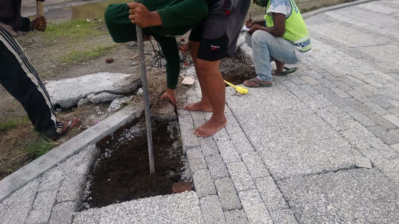 Pembongkaran+porous+paver+embung+Giwangan